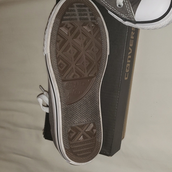 Converse - Picture 2 of 4